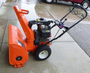 lot 2 image: Ariens 524 Snowblower