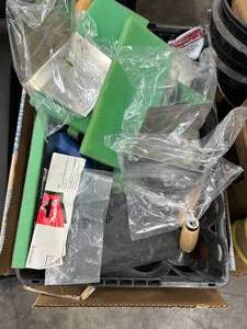 ASSORTMENT OF GARAGE ITEMS