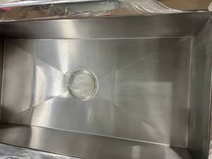 IN THE BOX MEDALLION STAINLESS SINK