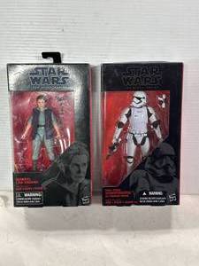 lot 2 image: Star Wars The Black Series Stormtrooper & Leia