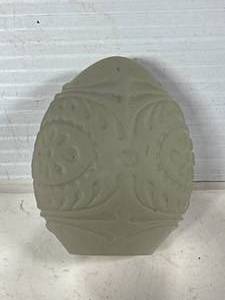 lot 6 image: 1978 Goebel Egg
