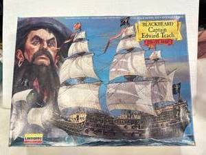 lot 21 image: Lindberg Blackbeard Pirate Ship Model