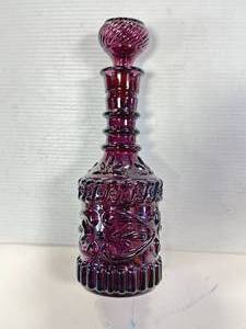 lot 28 image: 1967 Amethyst Jim Beam Bottle
