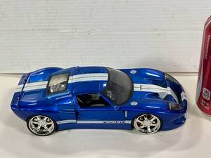 lot 36 image: 1Baddride 124 2005 Ford GT