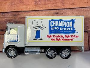 lot 43 image: Nylint Champion Auto Stores Truck 10 Inches Long