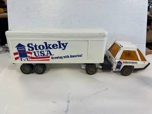lot 47 image: Vintage Ertl Stokely USA Tractor Trailer Truck 17 Inches Long