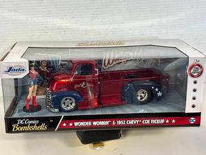 lot 52 image: Jada DC Comics Bombshell 1952 Wonder Women 30453