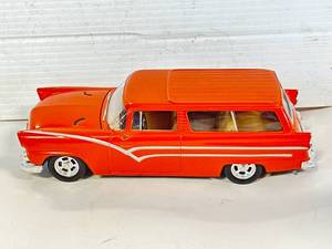 lot 59 image: Ertl 1955 Posies Orange Krisp 124