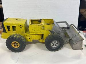 lot 79 image: Vintage Tonka Loader 20 Inches Long