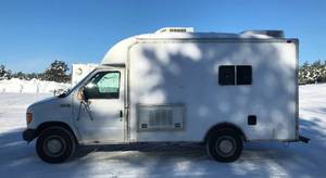 2003 Ford E-350 Chateau Super Duty Cutaway