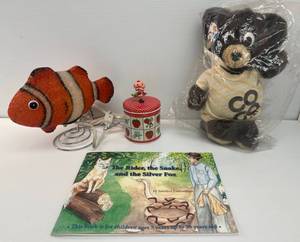 Group Of Misc. Vintage Toys Including Nemo Light And More