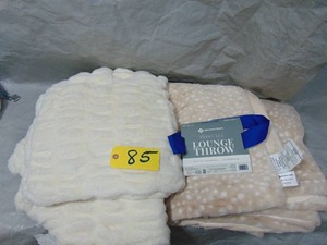 2 Piece Lot - Members Mark Lounge Throw