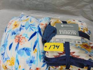 2 Pack members mark oversized lounge throw
