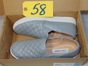 Steve Maddens Womens Quilted Slip On Sneaker, Lt Grey, Size 9