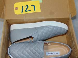 STEVE MADDENS WOMENS QUILTED SLIP ON SNEAKER, LT GREY, SIZE 10