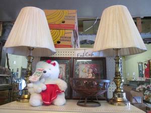 (EC1) Lot of Misc - Pair Lamps - Fr...