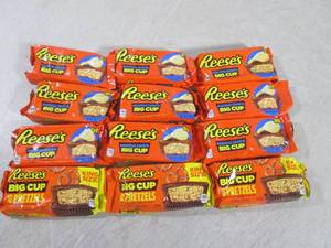 (B-3) 12 King Size Reeses Big Cups ...