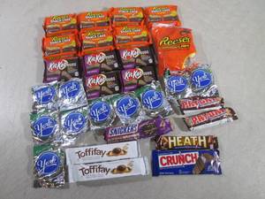 (B-2) Assorted Candy Bars Etc Past ...