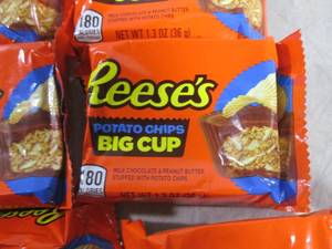 (B-2) 18 Reeses Potato Chip Big Cup...