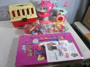 (EW5) Kids Toys and Bracelet Making...