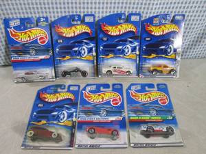 (EC1) Assorted Hot Wheels in Packag...