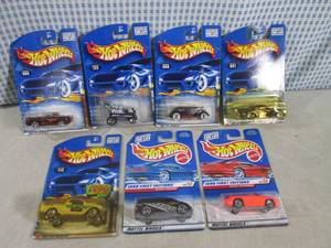 (EC1) Assorted Hot Wheels in Packag...