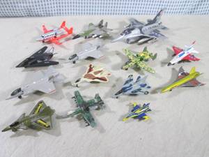 (EC1) Assorted Toy Airplanes...