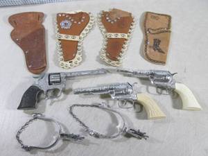 (CSB) Vintage Toy Cap Guns Holsters...