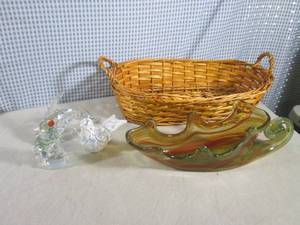 (EW7) Vintage Glass Decor and Baske...