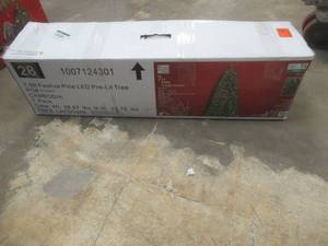 Home Accents Holiday 7.5 ft Festive Pine Christmas Tree (OPEN BOX)