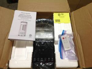 Frigidaire 350 CFM 4-Speed 2-In-1 Evaporative Cooler (Swamp Cooler) and Fan with Wide Angle Oscillation for 250 sq. ft. - White, Open Box, Review all pictures