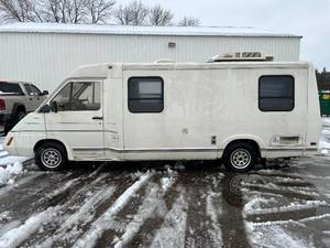 1990 Winnebago Le Sharo
