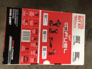 lot 35 image: Milwaukee M18 FUEL 18V Lithium-Ion Brushless Cordless Combo Kit (4-Tool) Open Box, Review all pictures