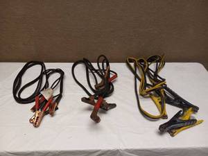 lot 9 image: 3 JUMPING CABLES