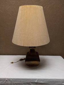 lot 47 image: VINTAGE BRASS STYLE LAMP