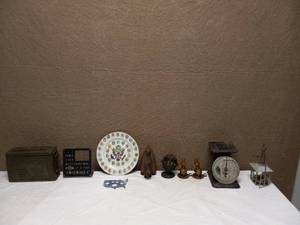 lot 70 image: ASSORTED VINTAGE ITEMS