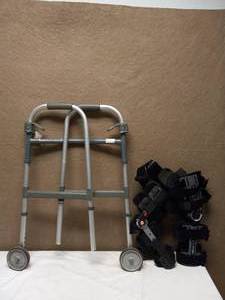 lot 81 image: ADJUSTABLE FOLDING WALKER & LEG BRACE