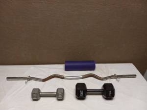 lot 82 image: EXERCISE EQUIPMENT