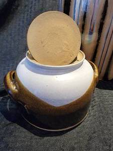 lot 75 image: Earthenware Dcor Pottery