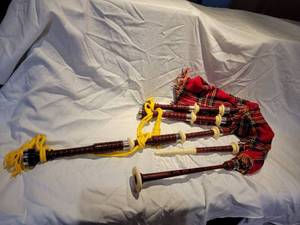 lot 111 image: Bagpipes Bundle Group