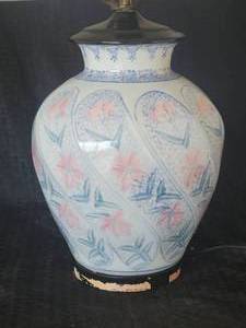 lot 70 image: Oriental Ginger Jar Lamp