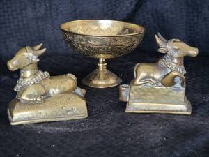 lot 94 image: Brass Mantel Curios Group