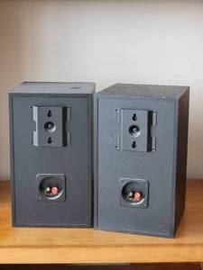 lot 97 image: Polk Audio Rt3 Stereo Speakers