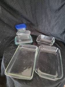lot 99 image: Grouping of Pyrex Bakeware