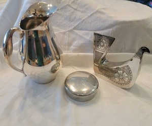 lot 92 image: Vintage Plate Silver Centerpiece Collection