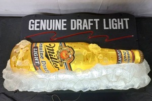 lot 4 image: Large Miller Genuine Draft Light Lighted Beer Sign