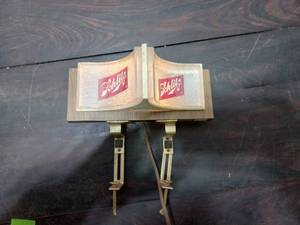 lot 6 image: Schlitz Cash Register Light Up Sign