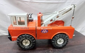 lot 12 image: Mighty Tonka Truck Wrecker Truck
