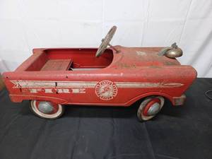 lot 27 image: Old Metal Pedal Car