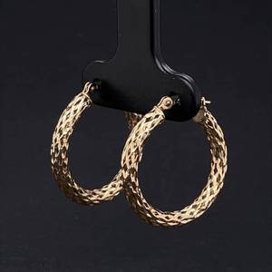 14k Yellow Gold Hoop Earrings Elegant Detailed Smooth Wheat Braided Style.